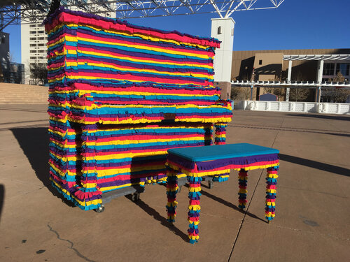Piñata Piano